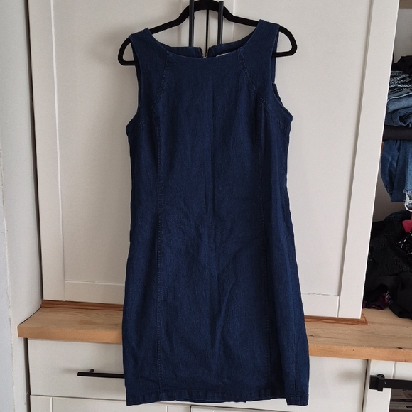 Peter Nygard Dresses & Skirts - 💙 PETER NYGARD - Classic Navy Sleeveless Denim Dress
